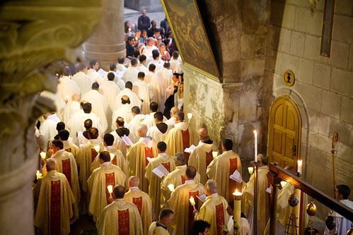 Jerusalem - Prayer at Church of Holy Sepulcher_ Credit Noam Chen for the Israeli Ministry of Tourism