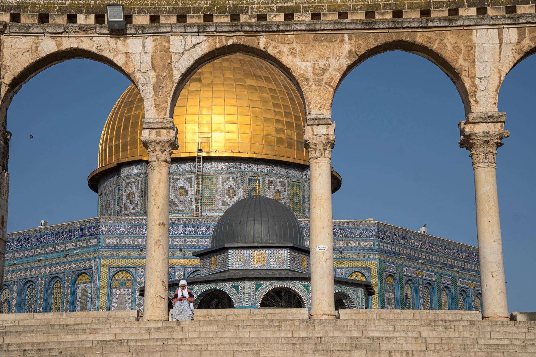 Jerusalem, Dome of the Rock through the Arches _ Credit Neta Avital