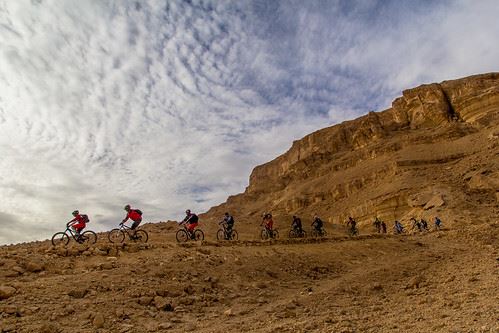 Biking ride at the Ramon Crater _ credit Yoav Lavi for the Isrrael Ministry of Tourism