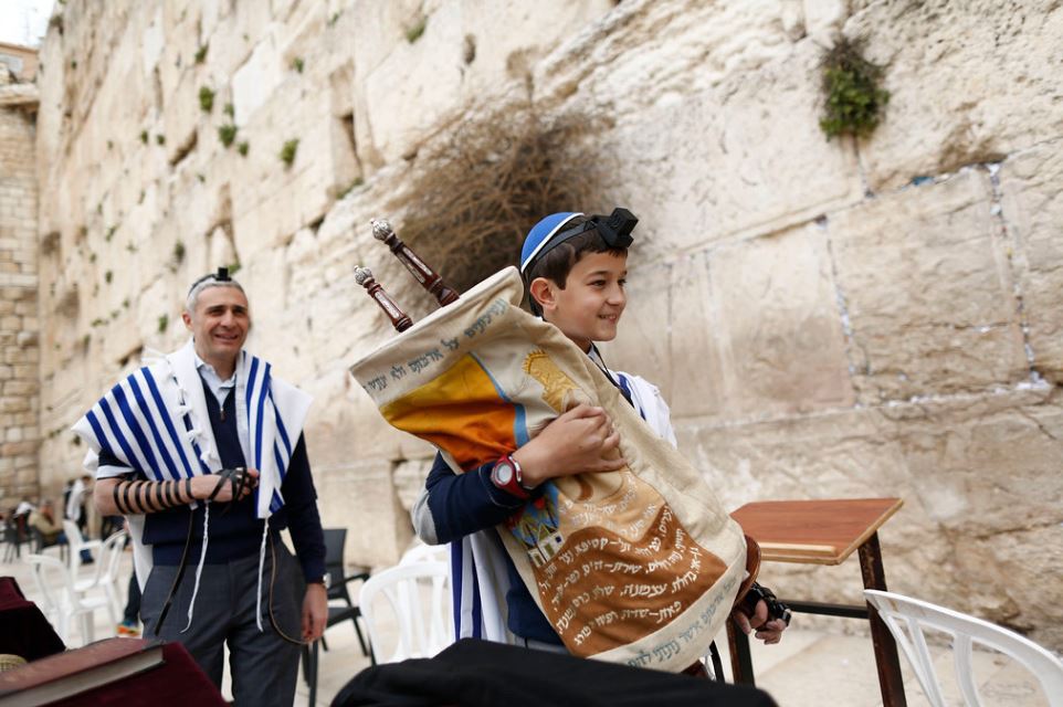 Bar Mitzvah at the Western Wall, Jerusalem_Credit Yonatan Sindel, Flash 90, for the Israeli Minisrty of Tourism