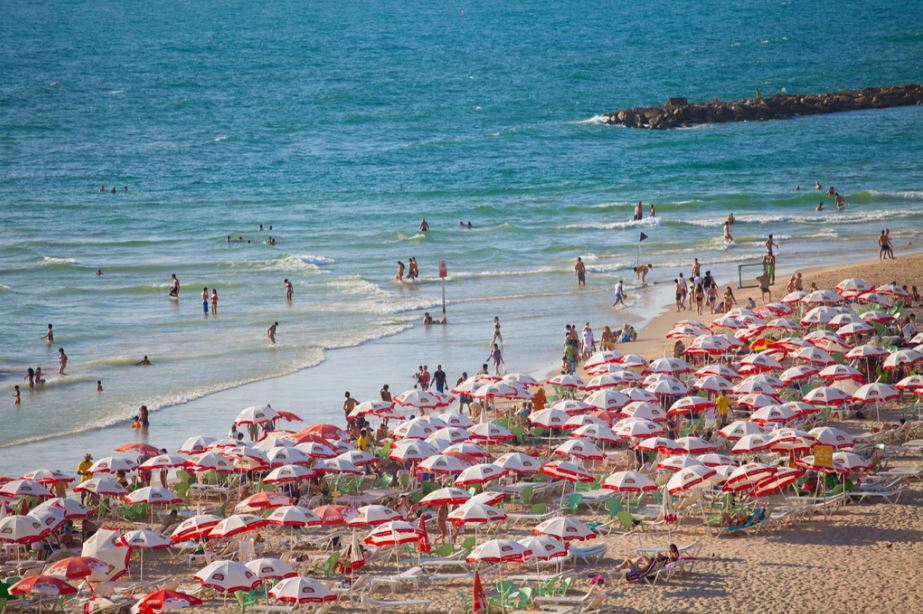 Tel Aviv Beach with umbrellas _ credit Dana Friedlander for the Israeli Ministry of Tourism