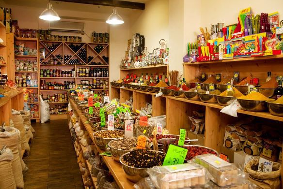 Jerusalem, spices at the Mahane Yehuda Market _ Credit Noam Chen for the Israeli Ministry of Tourism