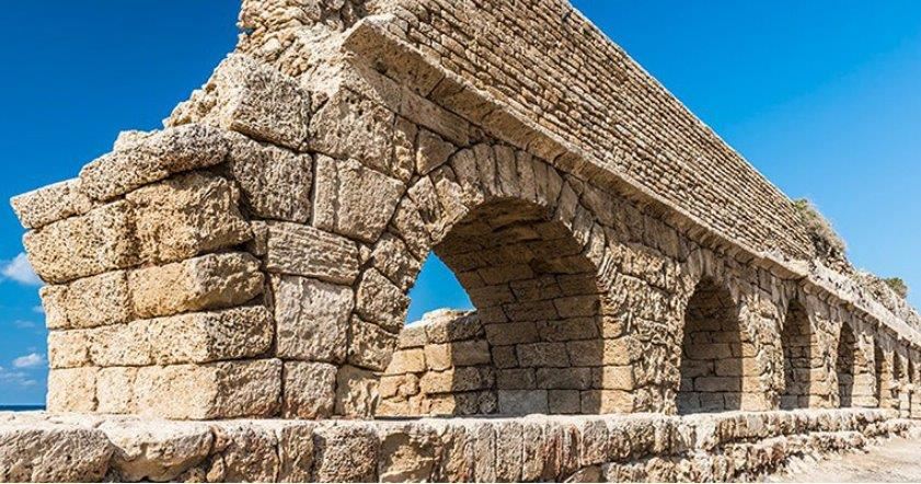 Caesarea aqueduct _ credit goisrael.com