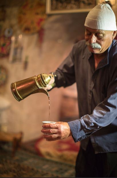 Druze man serving coffee_ Credit Itamar Grinberg for the Israeli Ministry of Tourism